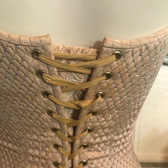 Corset Swarovski Crystal inlay. - Picture 5 of 8